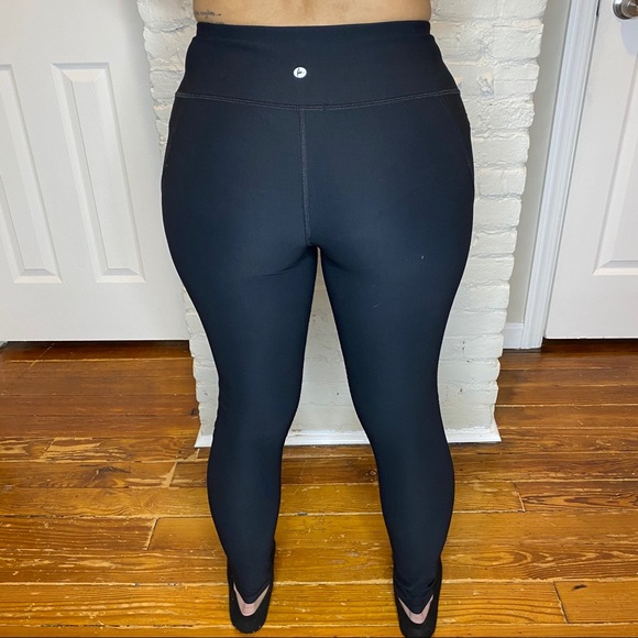 SOLD 90 Degree Black Leggings With Mesh M - Picture 5 of 6
